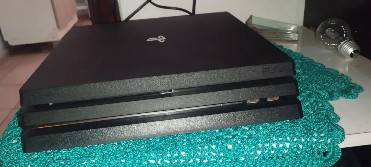 Playstation 4 PRO 2 TB de memória 