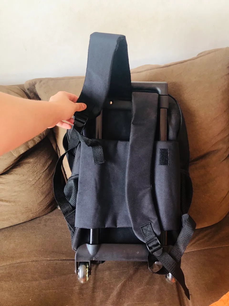 mochila infanto-juvenil(com rodinhas) + garrafa 600ml - Foto 4