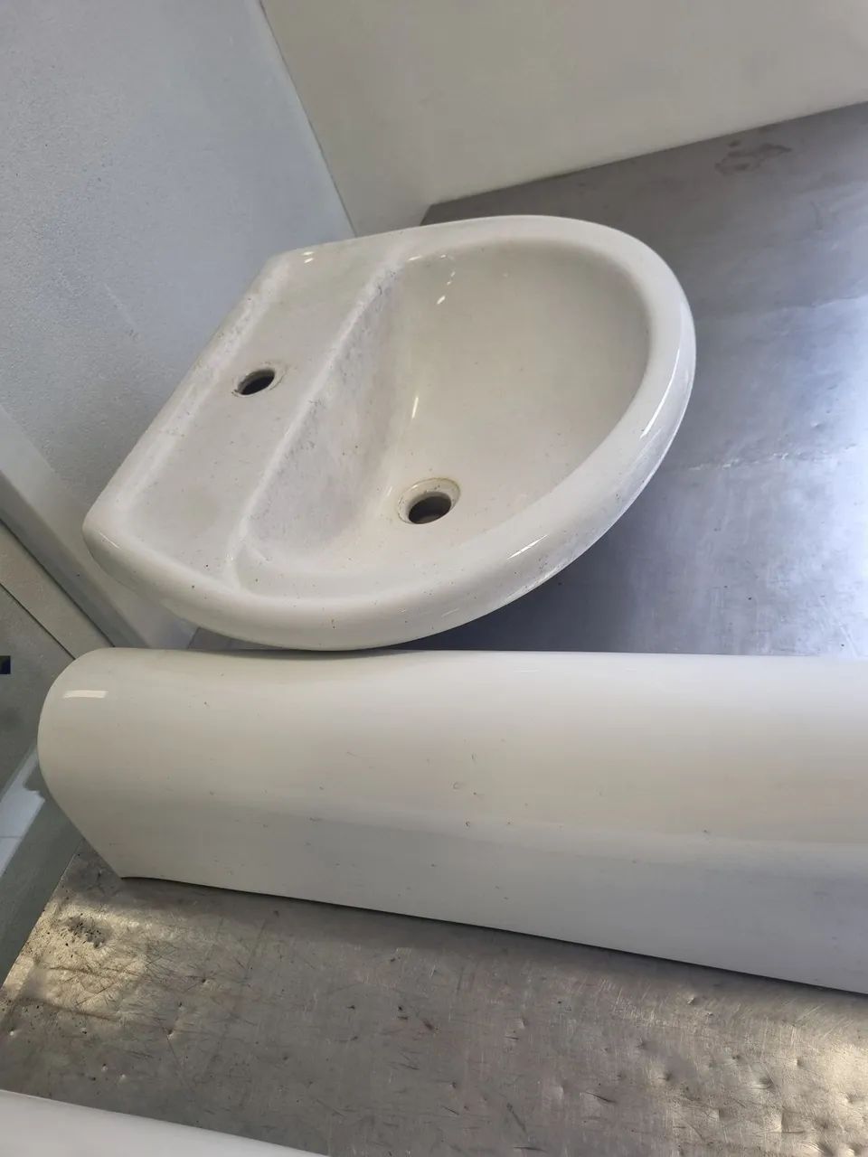 Cuba com pedestal.