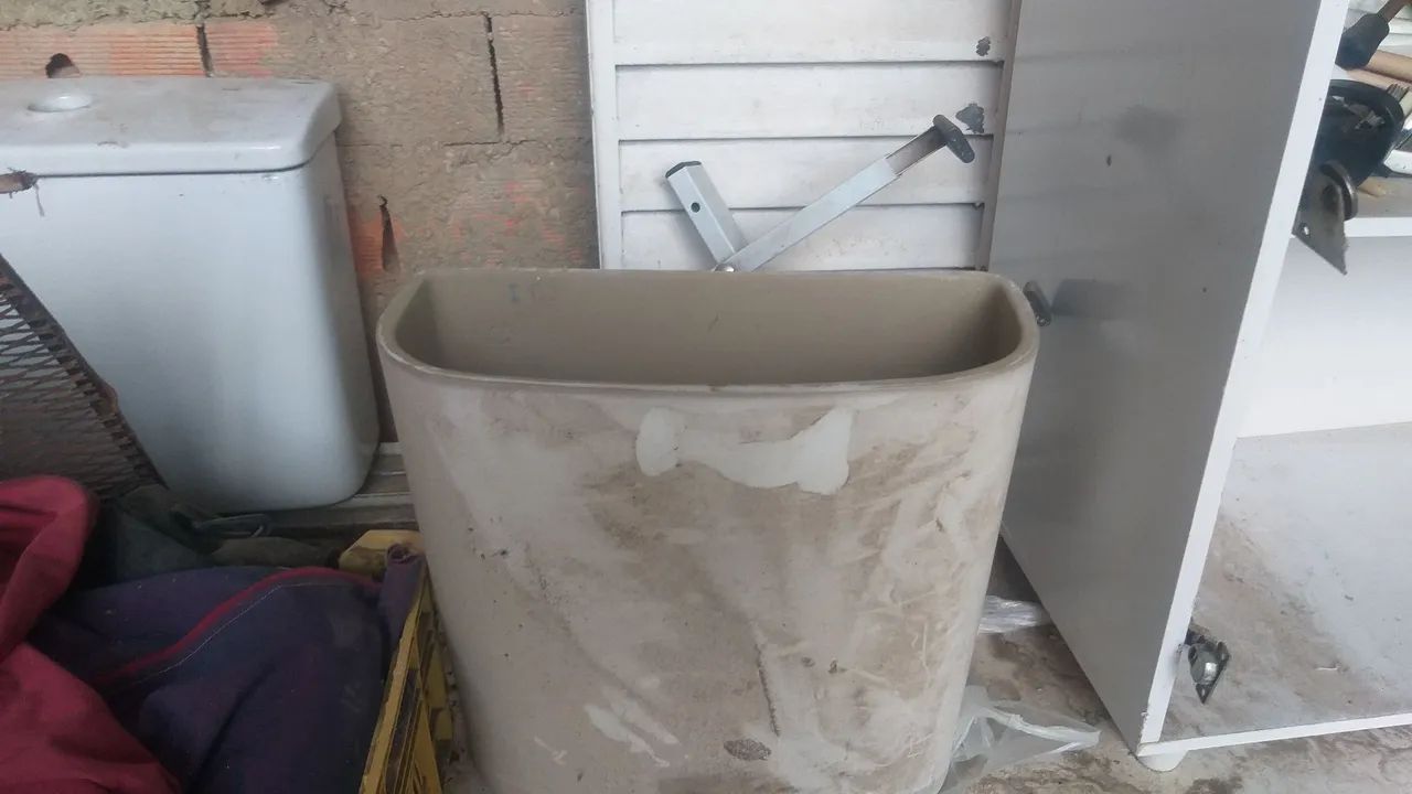 ESTOU VENDENDO CX PARA VASOACOPLADO.. 50 REAIS ..COM TAMPA SEM REPARO.. - Foto 2