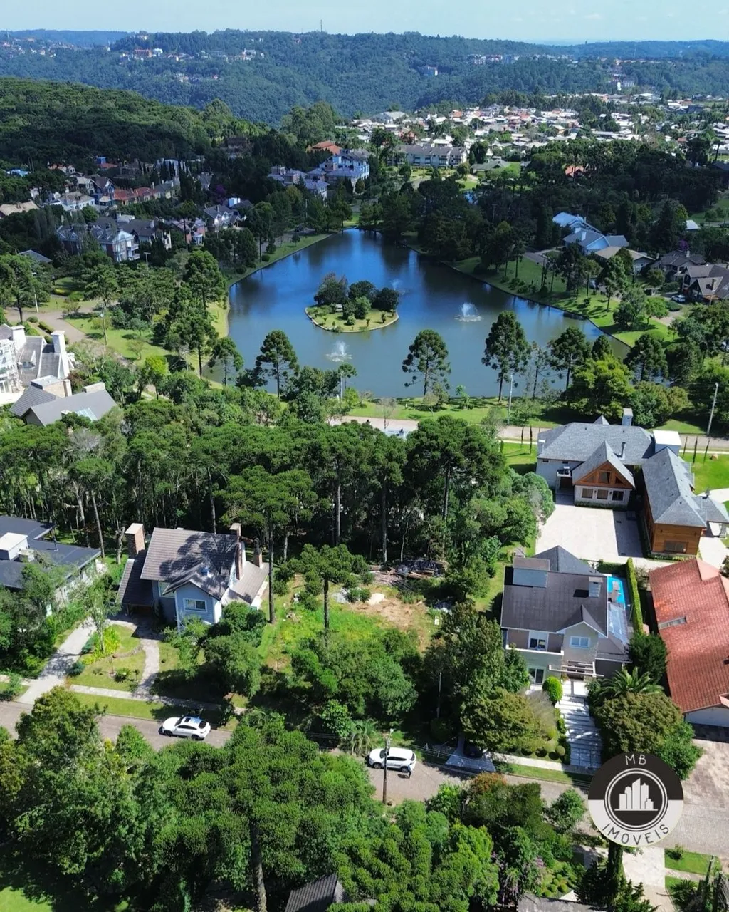 Casa à venda com 325 m2 no condominio Laje de Pedra - Canela RS / CONDICAO FACILITADA PAGA