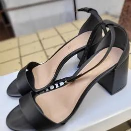 Salto alto (médio) NUNCA USADO64314489833985120