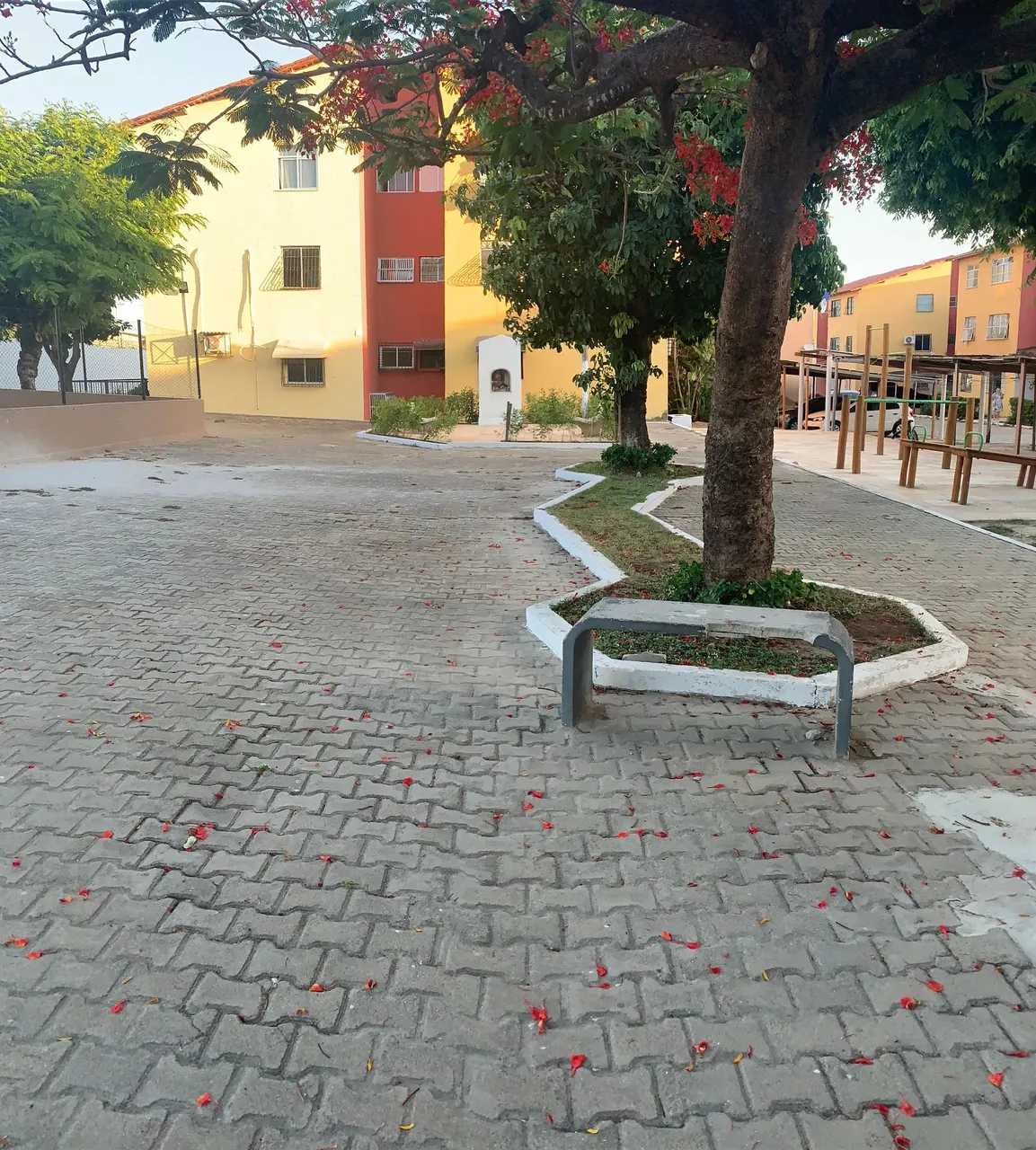 Imóvel para venda possui 50 metros quadrados com 2 quartos em Itaperi - Fortaleza - CE