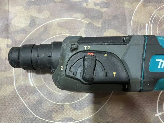 Martelete Combinado SDS-Plus - MAKITA - 220v  - 780w - HR2475 - Foto 2
