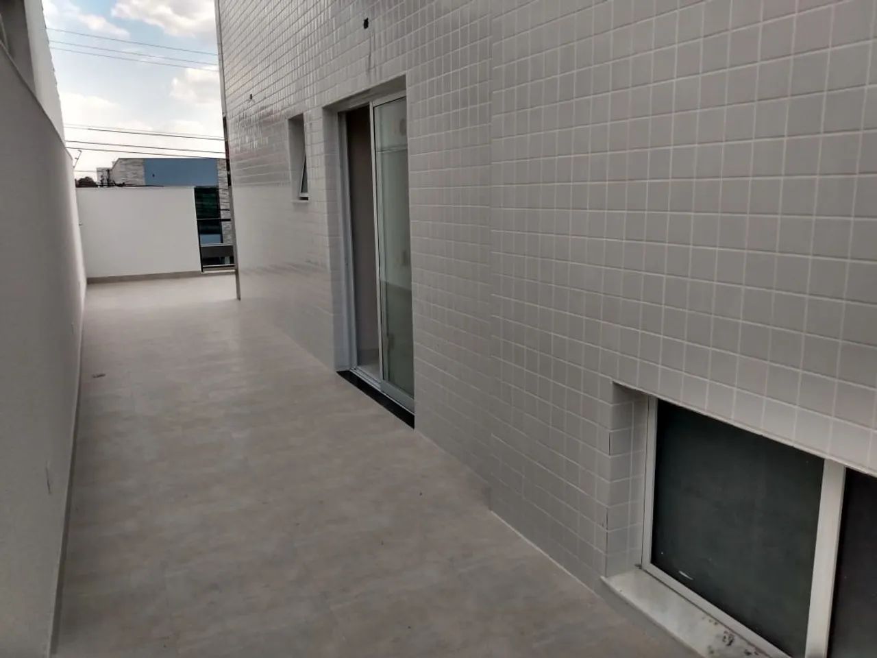 APARTAMENTO ÁREA PRIVATIVA EM "U", 160m², 3 QUARTOS, SUÍTE, VARANDA, 2 VAGAS COBERTAS NO P - Foto 5