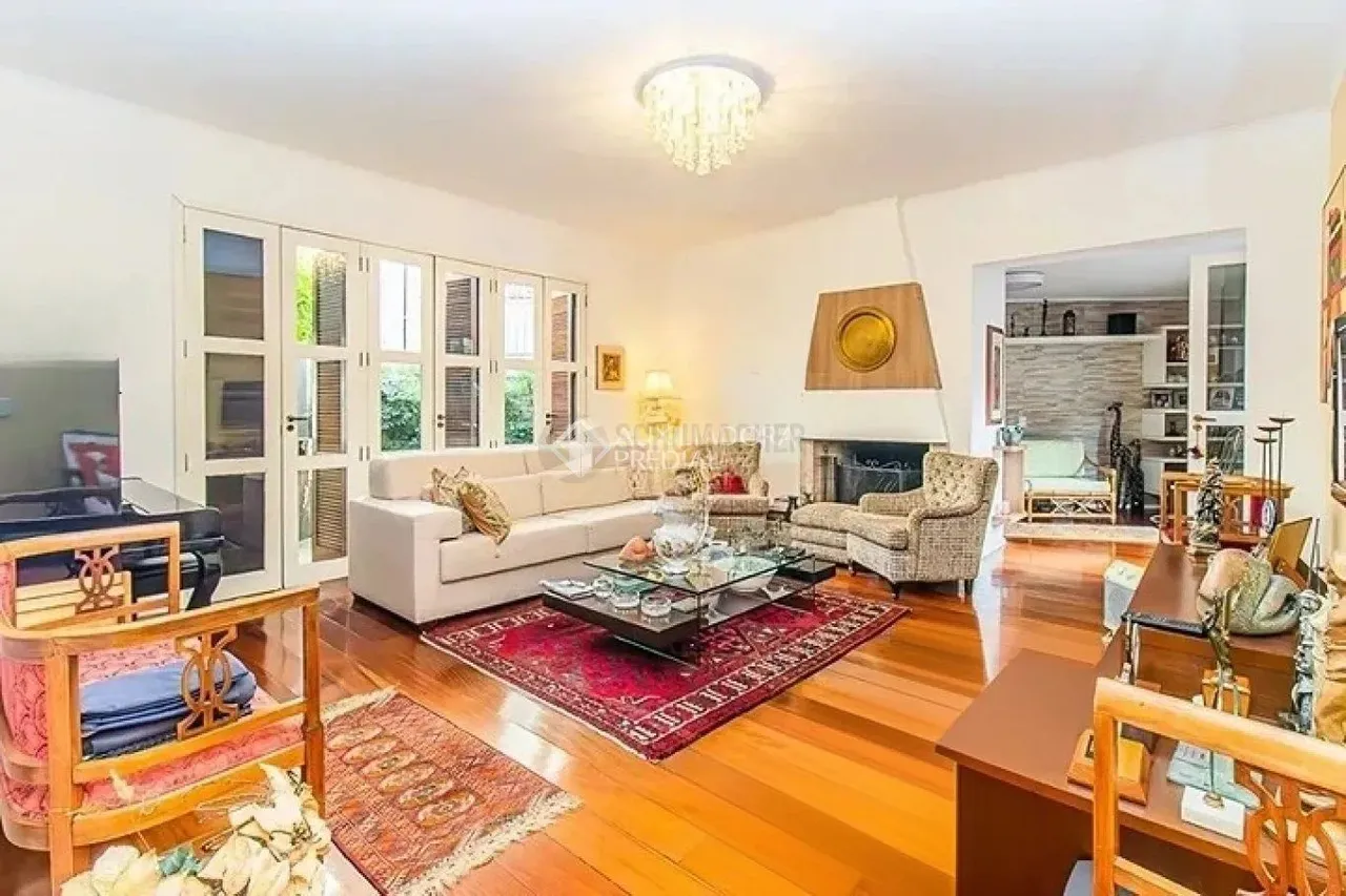 Casa com 3 dormitórios e 2 vagas no Bairro Higienópolis
