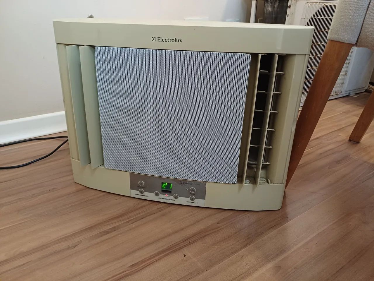 Ar condicionado de janela/parede.