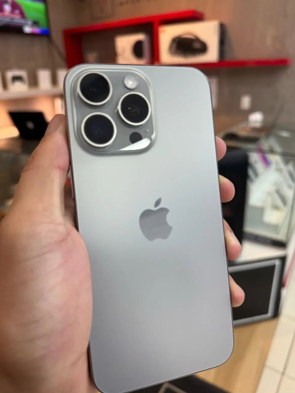 IPhone 15 Pro Max impecável Titanium Natural  - Foto 4