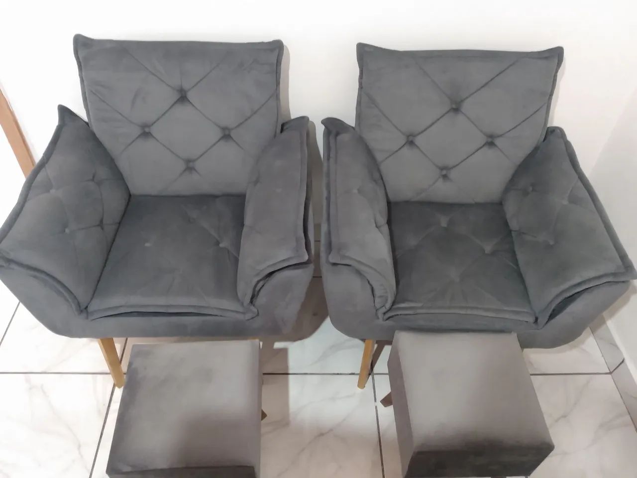 Poltronas de Veludo Cinza - Conforto e Elegância - Foto 2