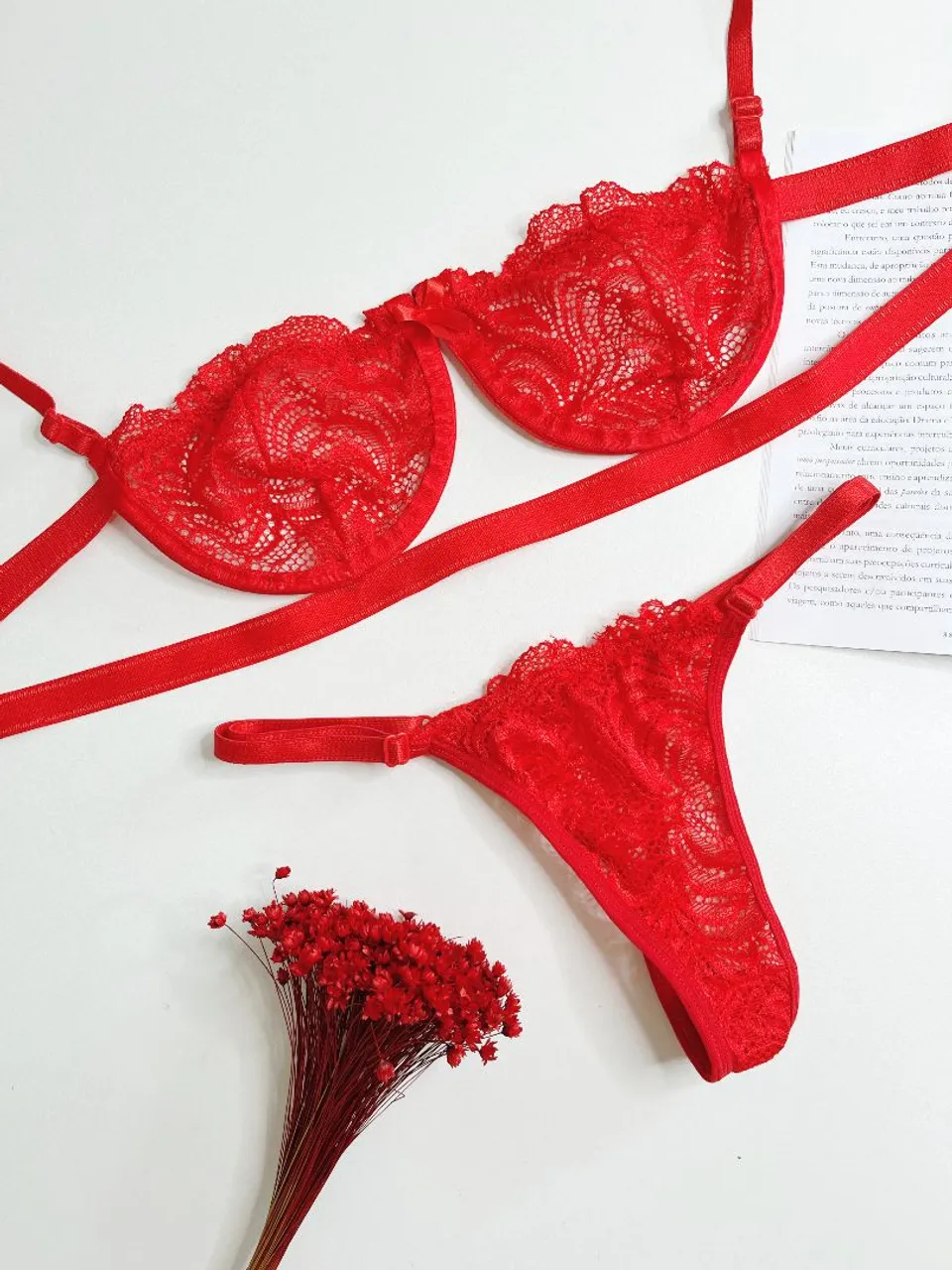 Conjunto de lingerie rendada vermelho