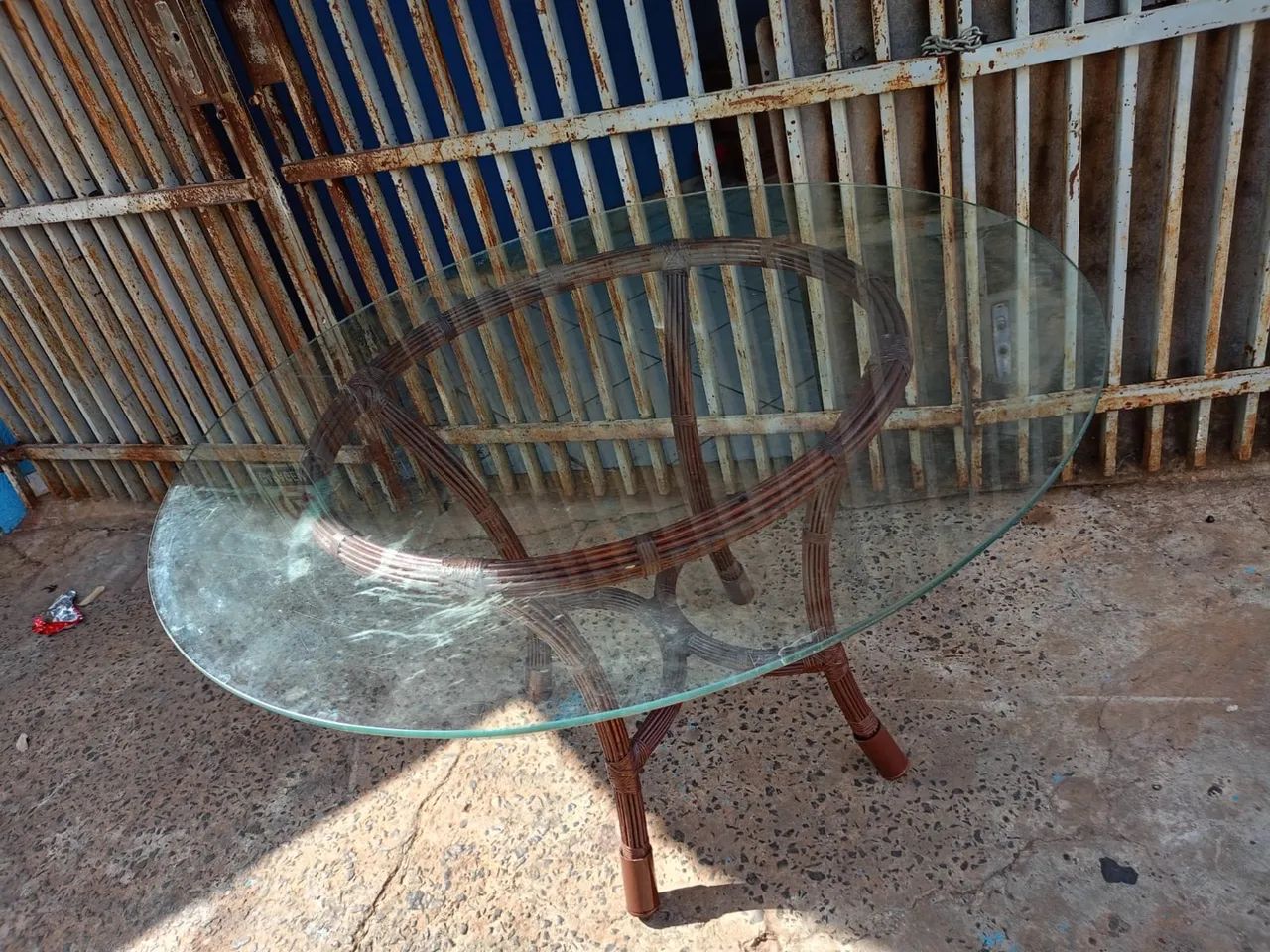 MESA USADA EM ÓTIMO ESTADO 