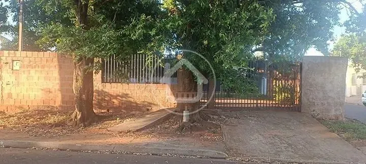 TERRENO COM 241,37 M² COM EDÍCULA.