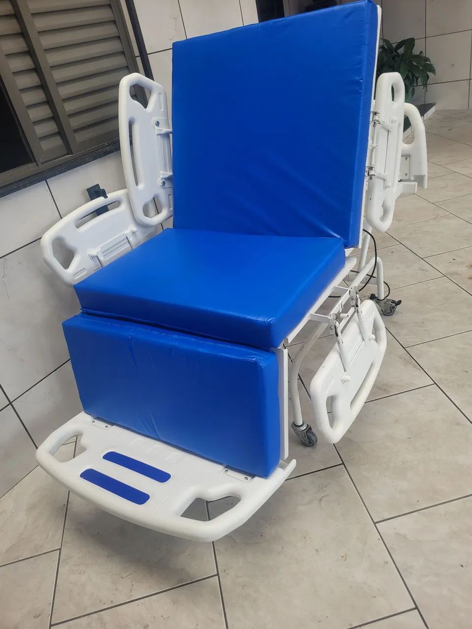 Cama hospitalar elétrica (Poltrocama) - Foto 3