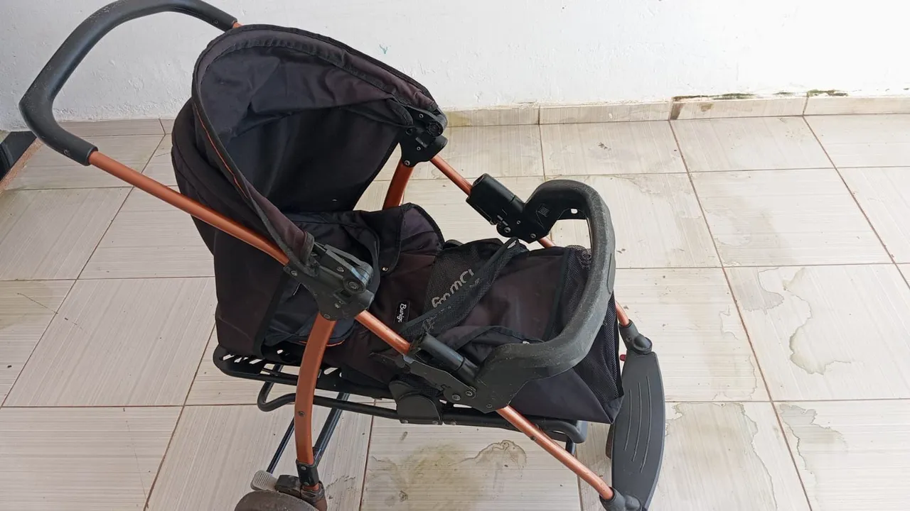 Carrinho de Bebê Compacto e Prático 