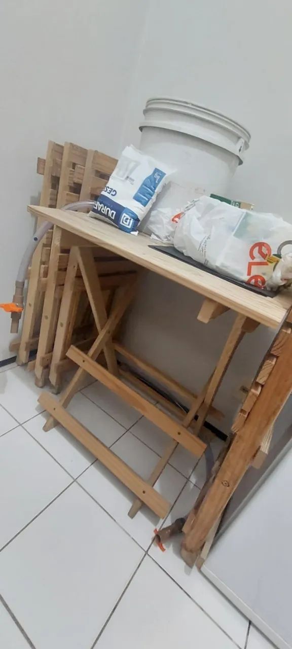 Mesa de bar - quatro cadeiras