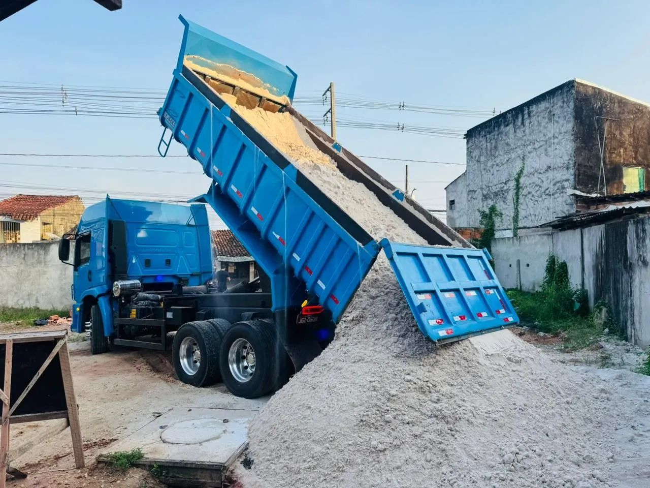 Terra Preta para Jardins, Areia, Seixo e Aterro Arenoso - Foto 4