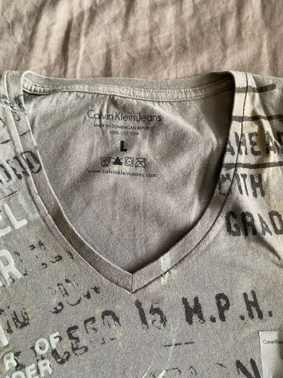 NOVO! COM ETIQUETA! Camiseta Calvin Klein Cinza - Foto 3