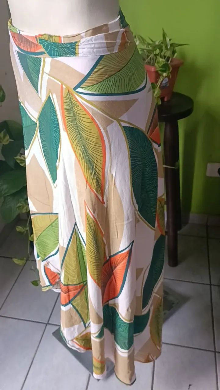Saia envelope estampada com folhas - Tamanho Único. - Foto 4