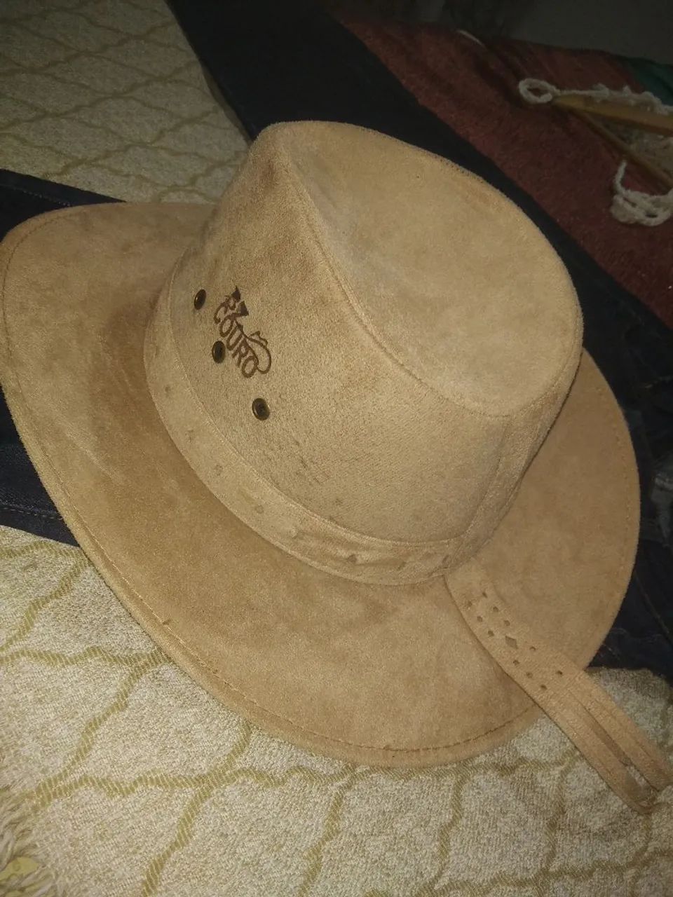 Chapéu veludo falso