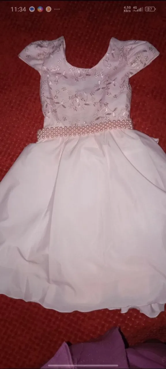 Vestido infantil rosa com detalhes em renda