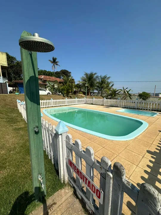 Casa em condomínio com piscina