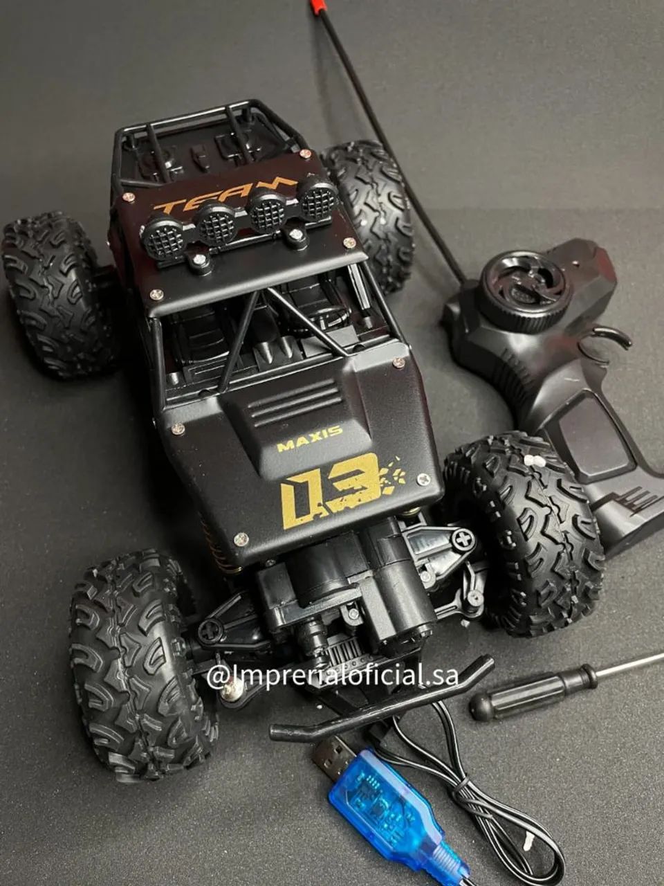 Carro de Controle Remoto 4x4 Monster Truck - Foto 4