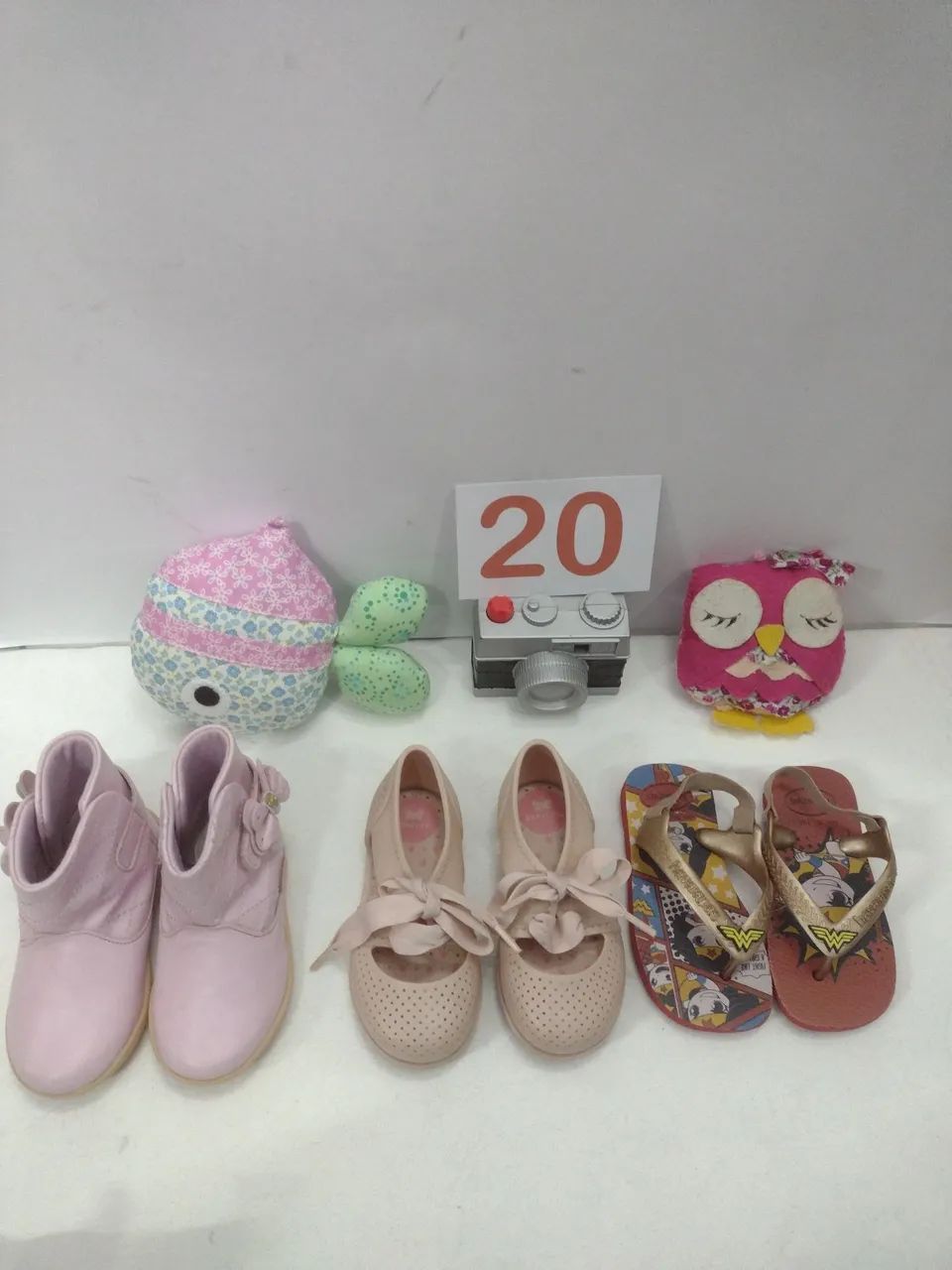 Lotinho de calçados infantis n.20 em ótimo estado de conservação 