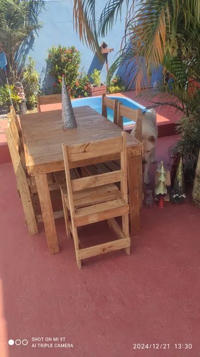 Mesa em Madeira Maçica Pinus Com 6 Cadeiras