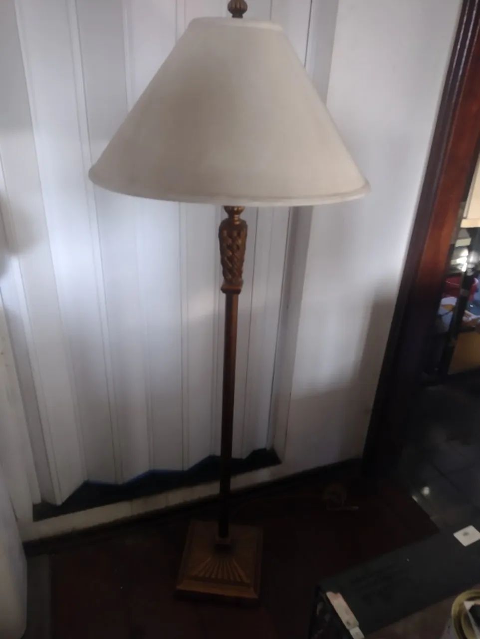 Abajur de coluna estilo colonial- importado, lindíssimo