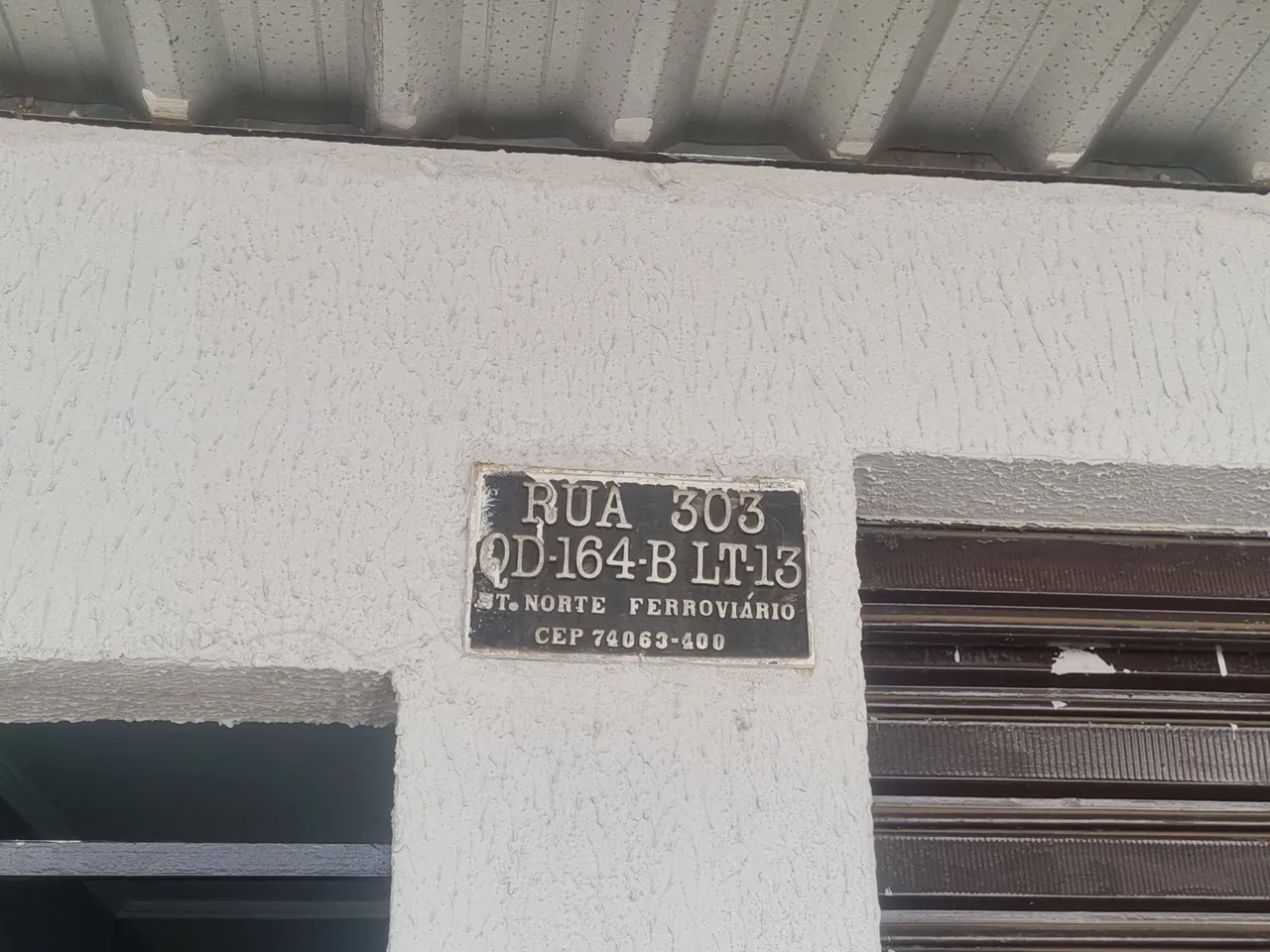 Imovel comercial Próximo a 44 , rua 303. 12 quartos térreo e subsolo