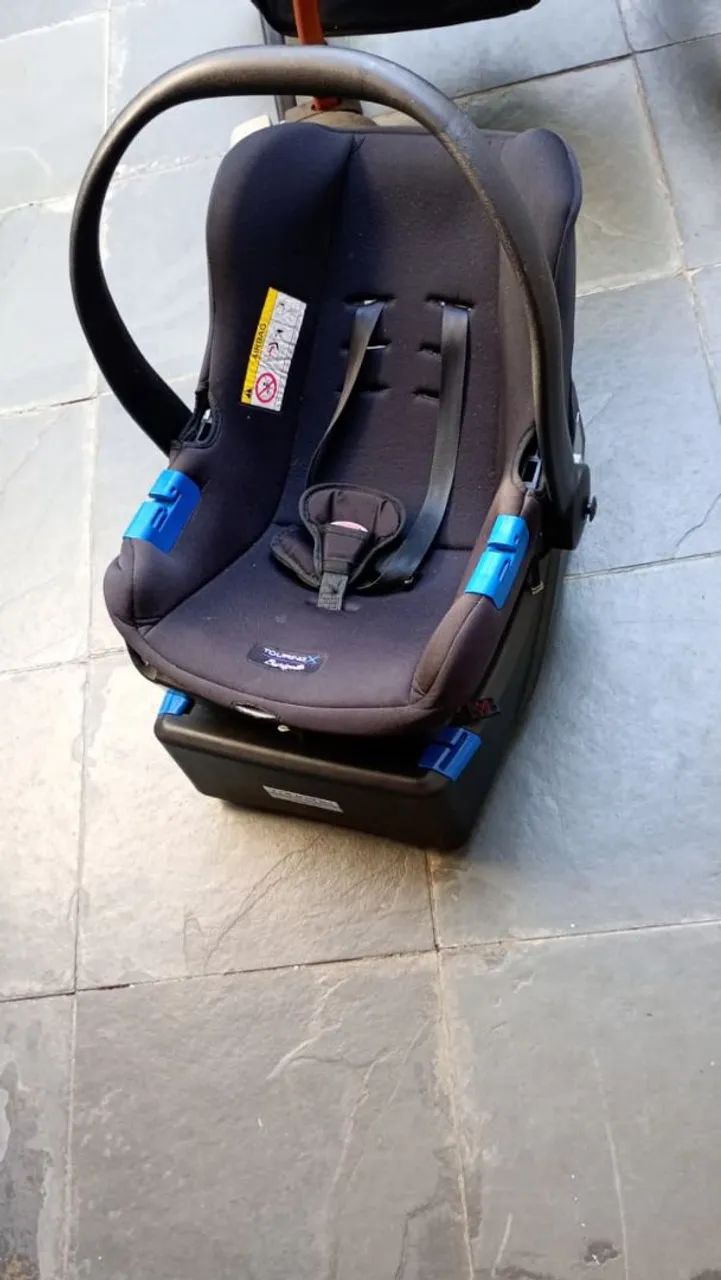 Carrinho com bebê conforto e base Burigotto Rio K - Foto 4