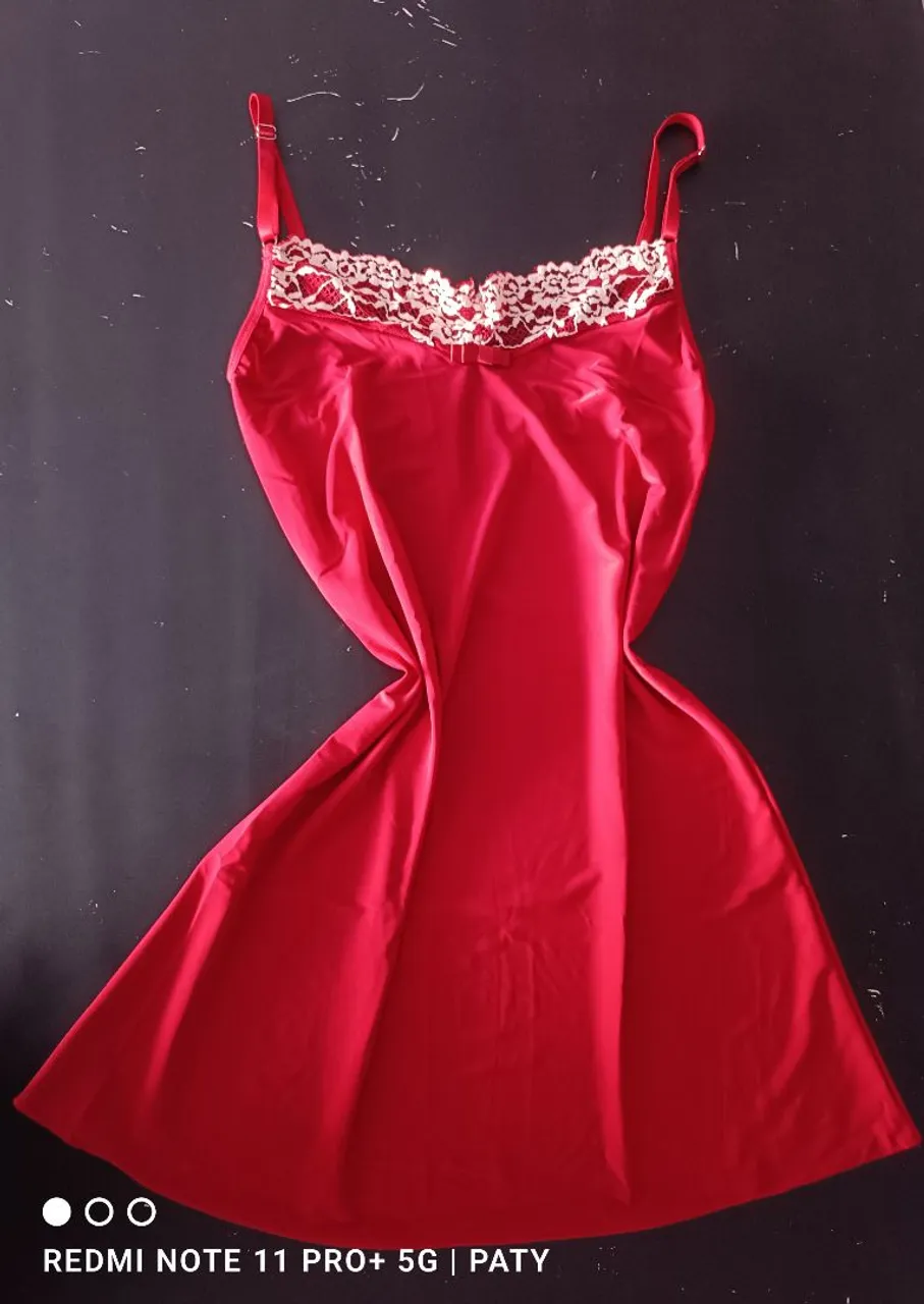 Camisola de Seda Vermelha com Renda