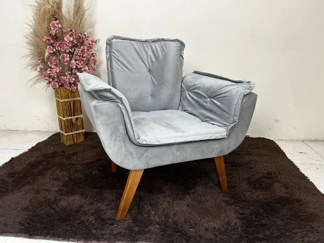 Poltrona Opala Acolchoada- Produto Novo