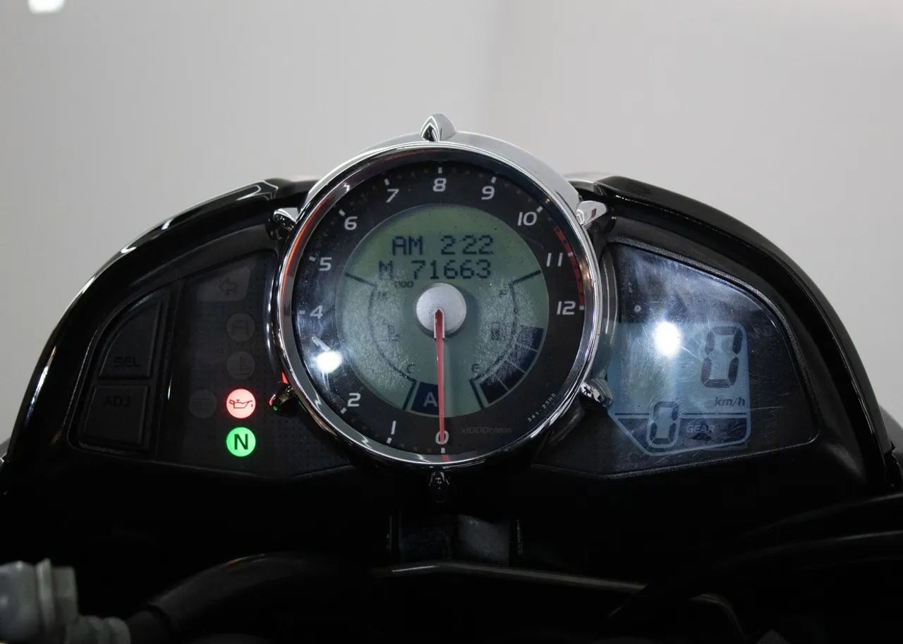 SUZUKI GSX 1300 B-KING  - Foto 5