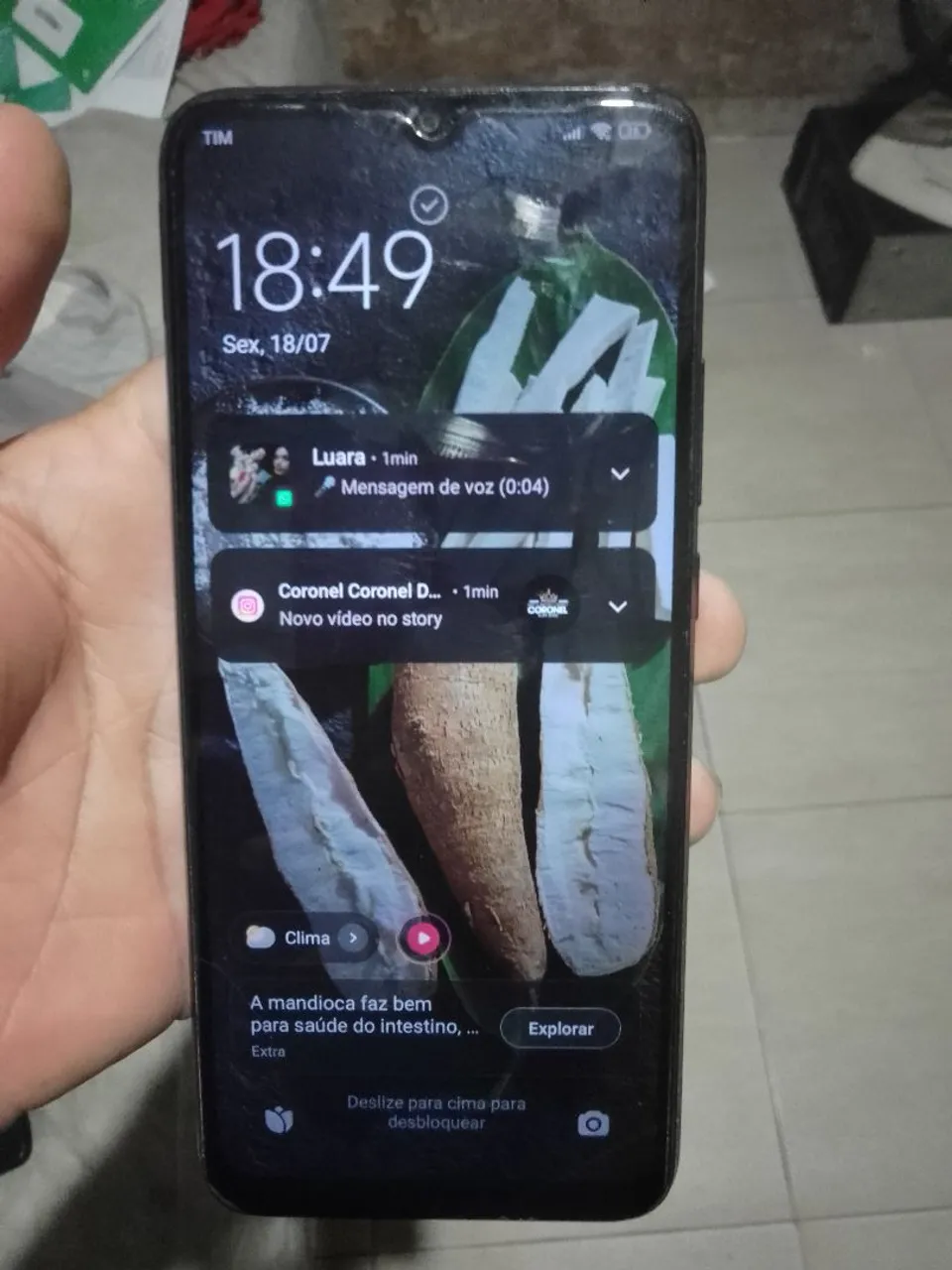 Smartphone Xiaomi com tela grande e câmera de alta resolução