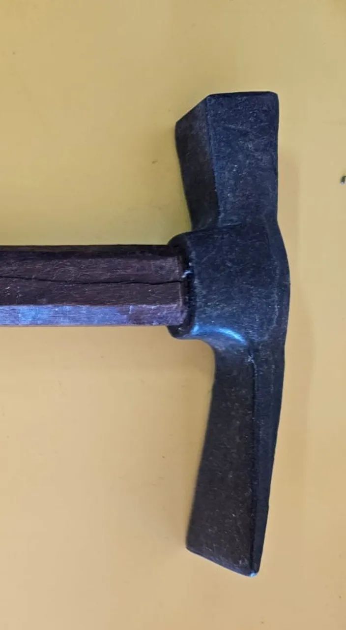 Martelo tipo picareta clássico