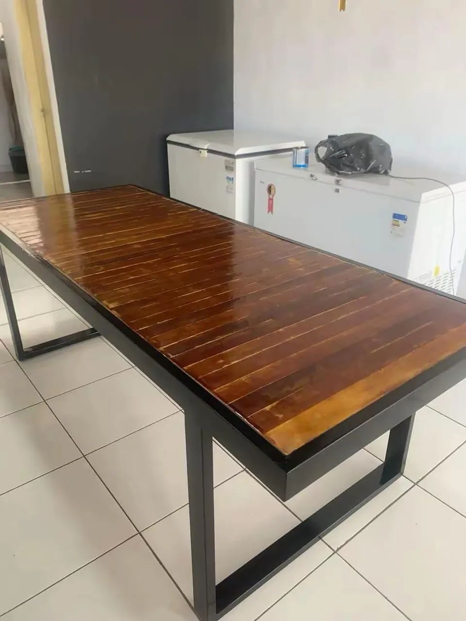 Mesa de jantar rústica com design moderno - Foto 2