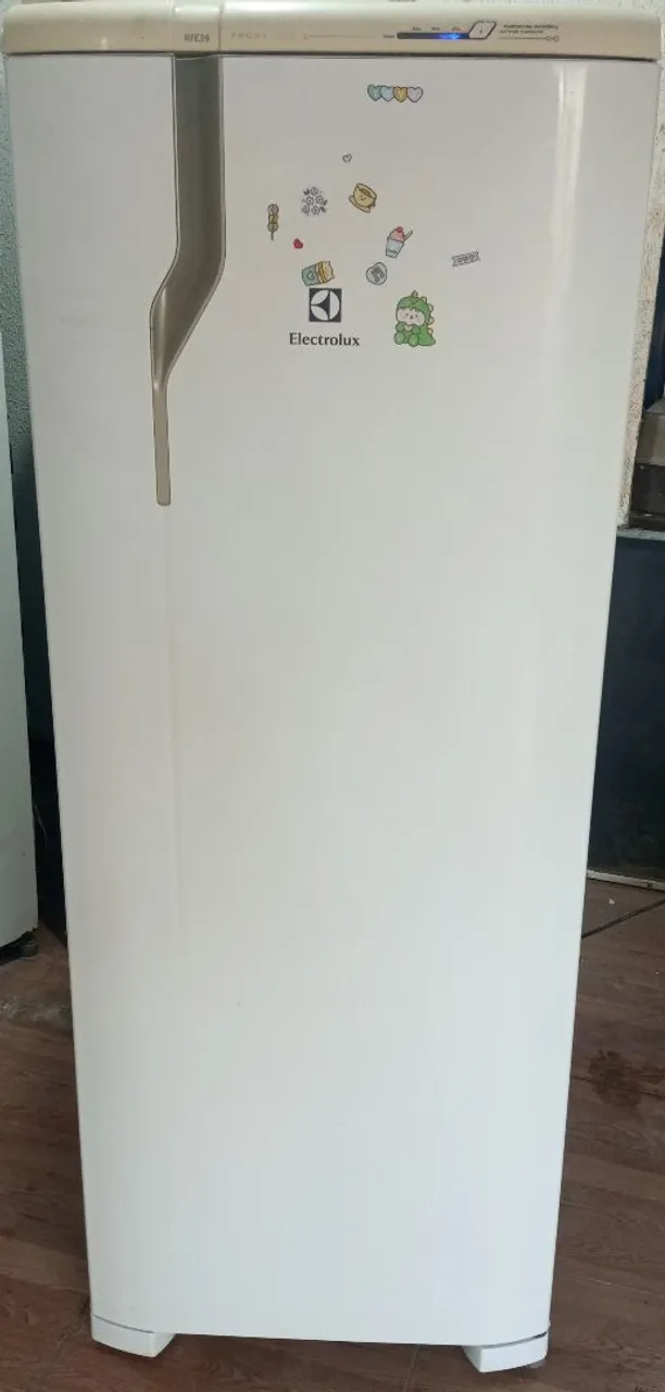 Geladeira Electrolux Frost Free RFE39 322L 137V