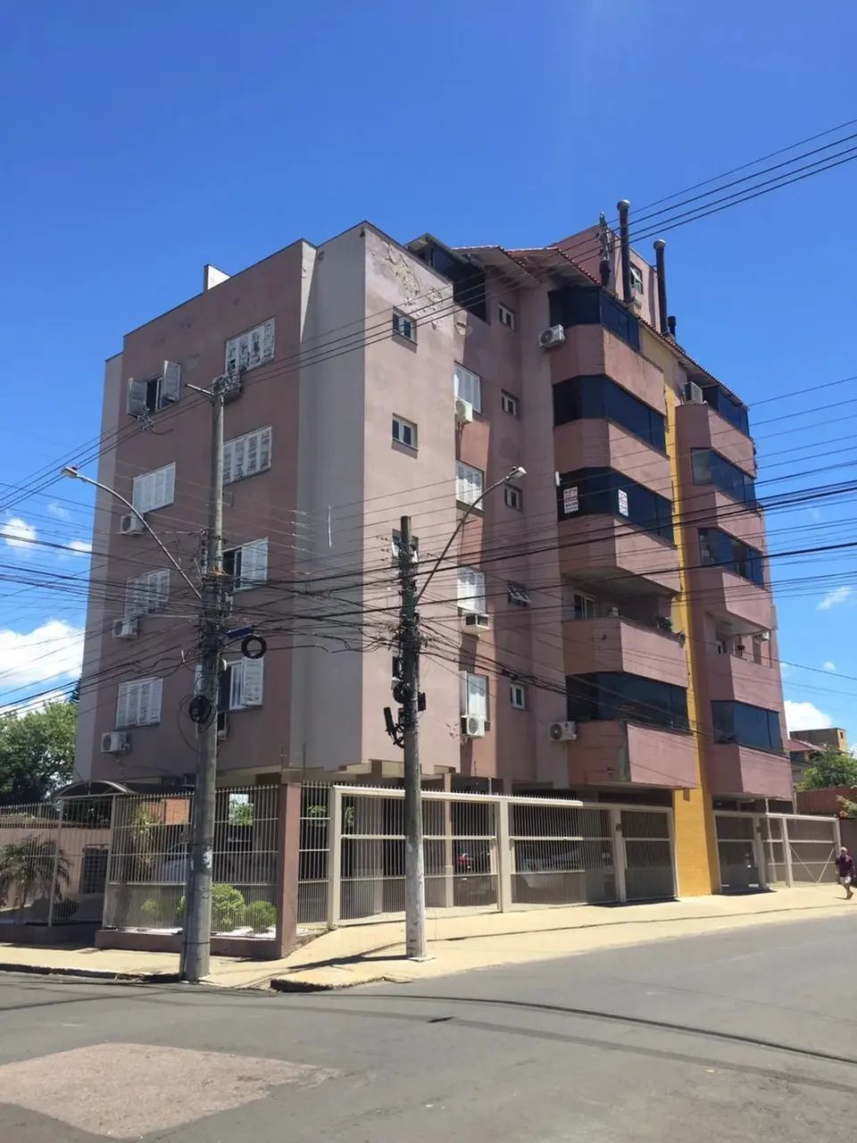 Apartamento de 73m² com 02 dormitórios, 01 suíte, 01 vaga, churrasqueira em Cachoeirinha.