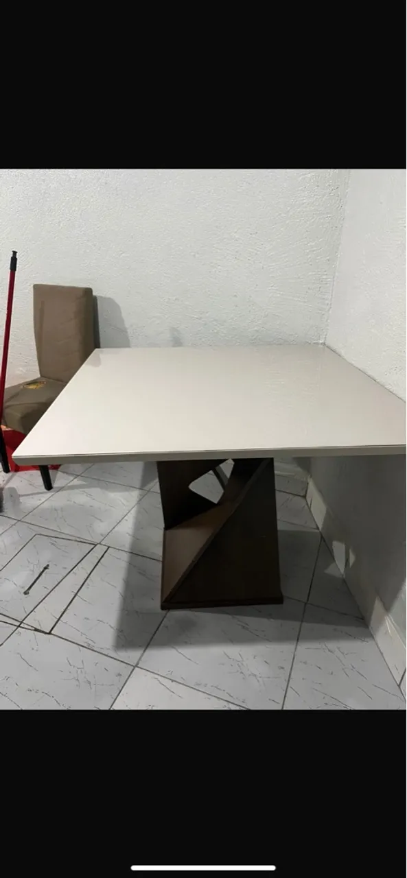 Mesa de Jantar Moderna com Design Exclusivo