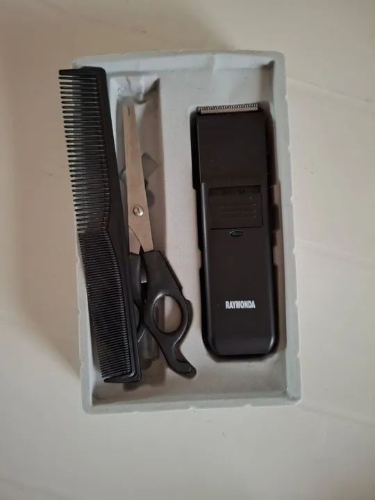 Máquina de Cortar Cabelo. RAYMONDA. PERFEITO ESTADO. PORTÁTIL. RECARREGÁVEL. ORIGINAL. - Foto 2