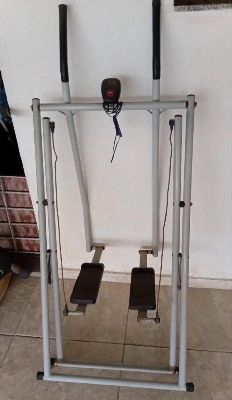 plataforma vibratória / aparelho de caminhada fixa tipo simulador de caminhada.