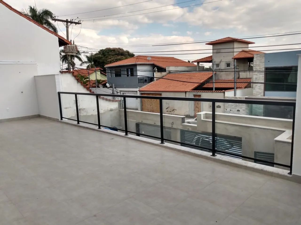 APARTAMENTO ÁREA PRIVATIVA EM "U", 160m², 3 QUARTOS, SUÍTE, VARANDA, 2 VAGAS COBERTAS NO P - Foto 2