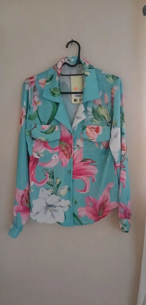 Blusa Floral Delicada Tecido Leve.