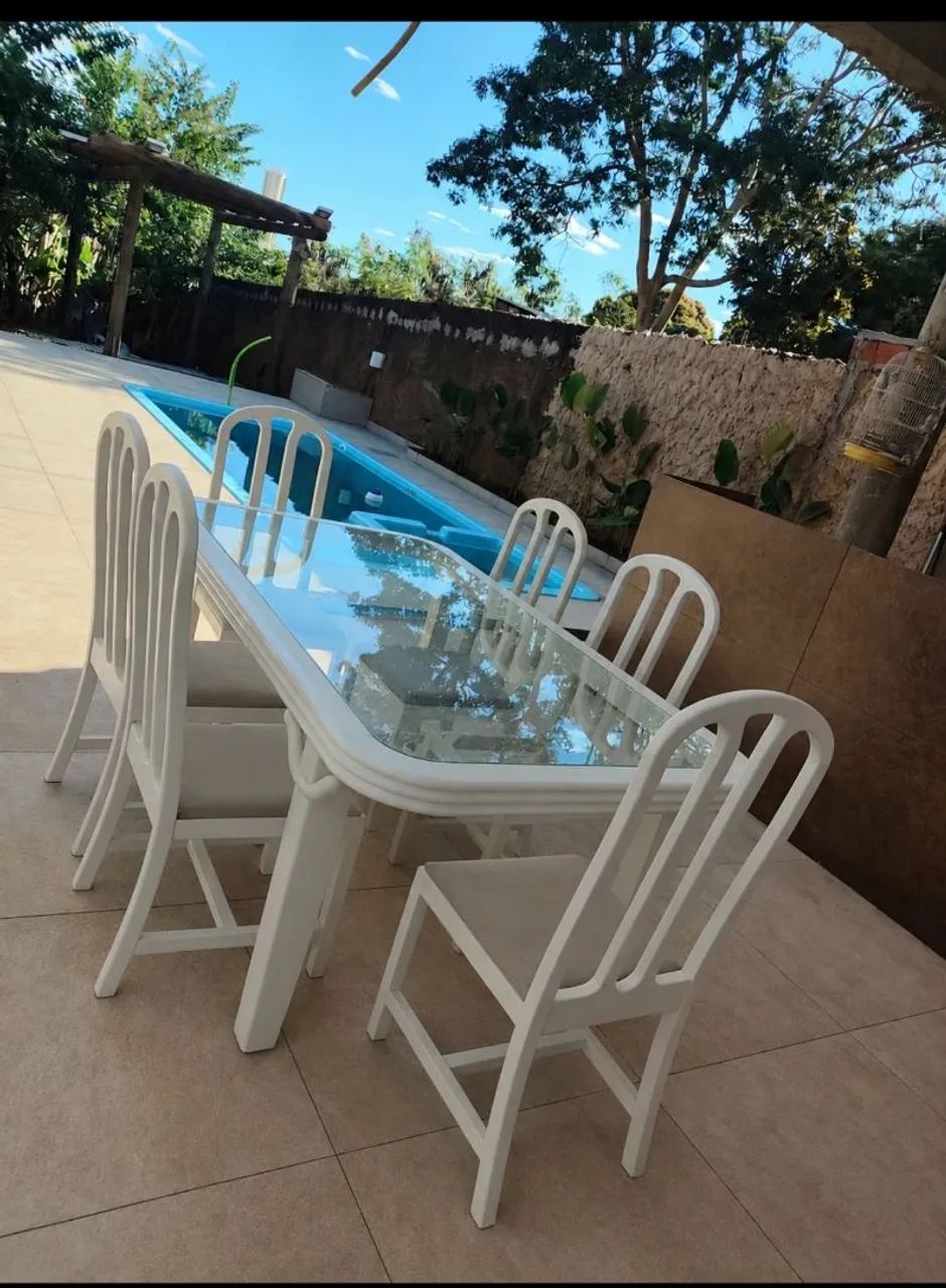 Jogo de mesa com cadeiras 