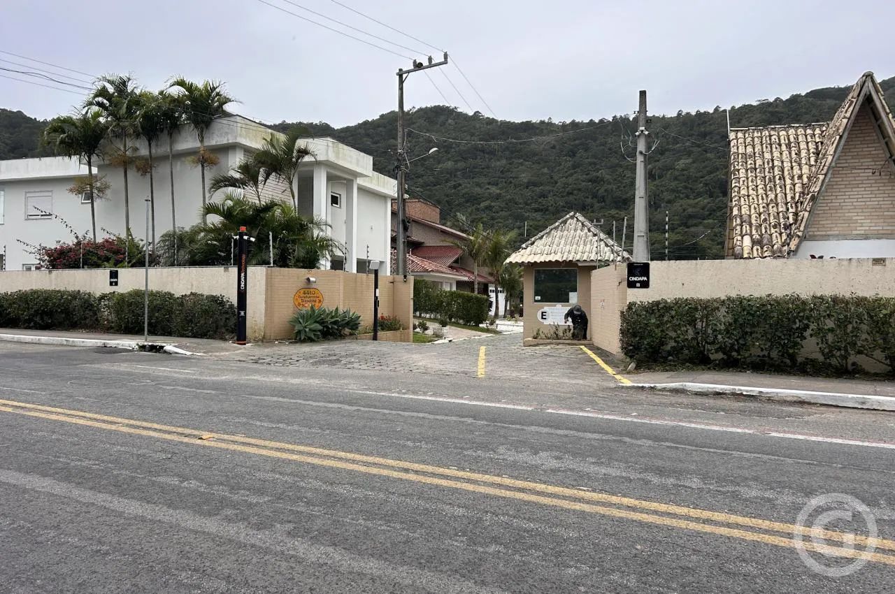 Casa Espaçosa e Completa em Condomínio Fechado no Norte da Ilha - Foto 2