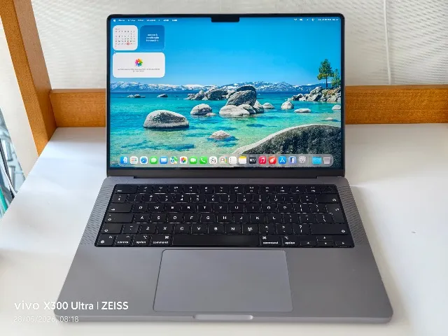 MacBook Pro M2 -2022 8GB Memory 13.3 inch 256GB HD - Notebooks