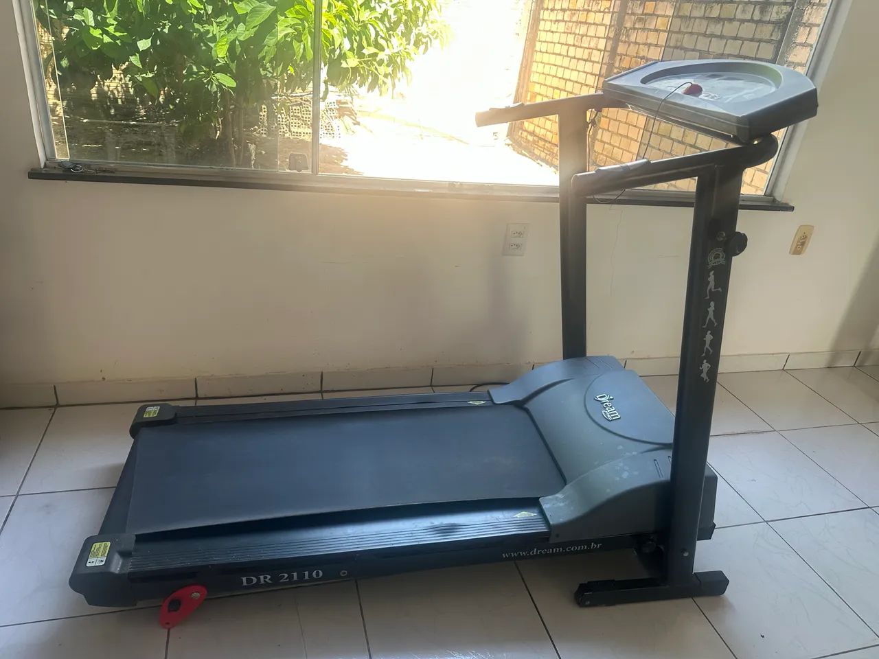 Vende-se esteira para caminhada ou corrida em ótimo estado