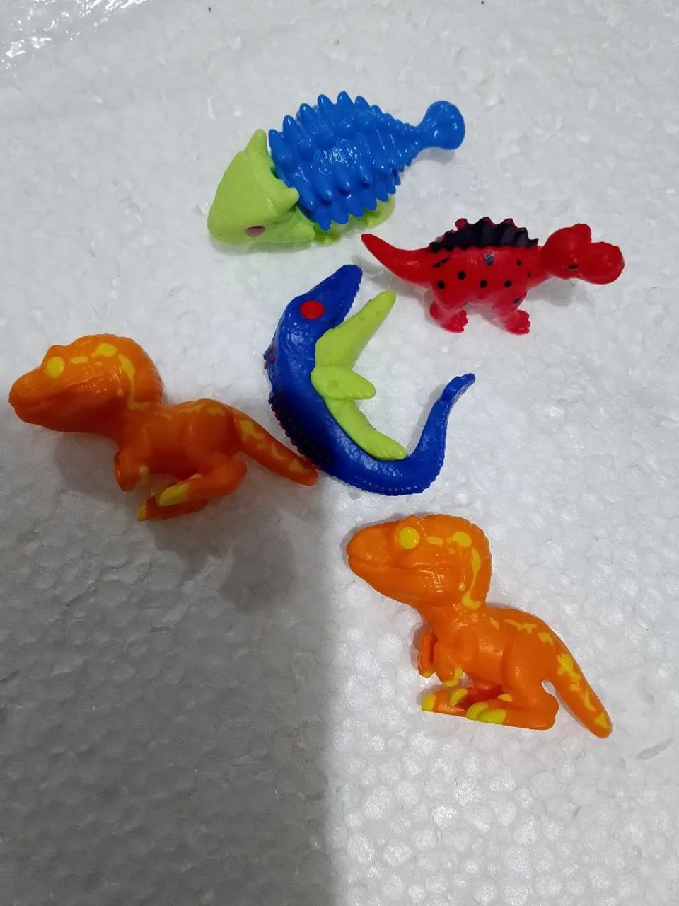 6  miniaturas colecionáveis dinossauros 