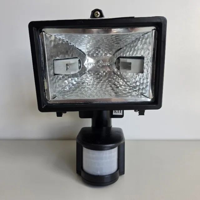 Refletor Preto Golden - Com Sensor Presença - 150W - Bivolt - Foto 3